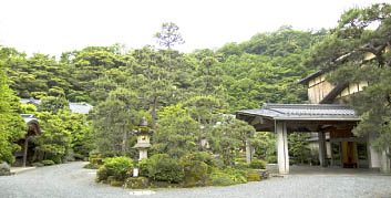 二千坪の日本庭園