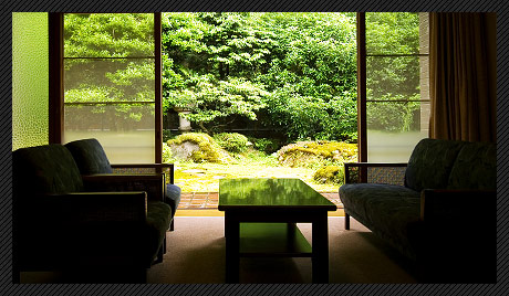 日本庭園を眺めながらゆったりとした寛ぎの時間を。